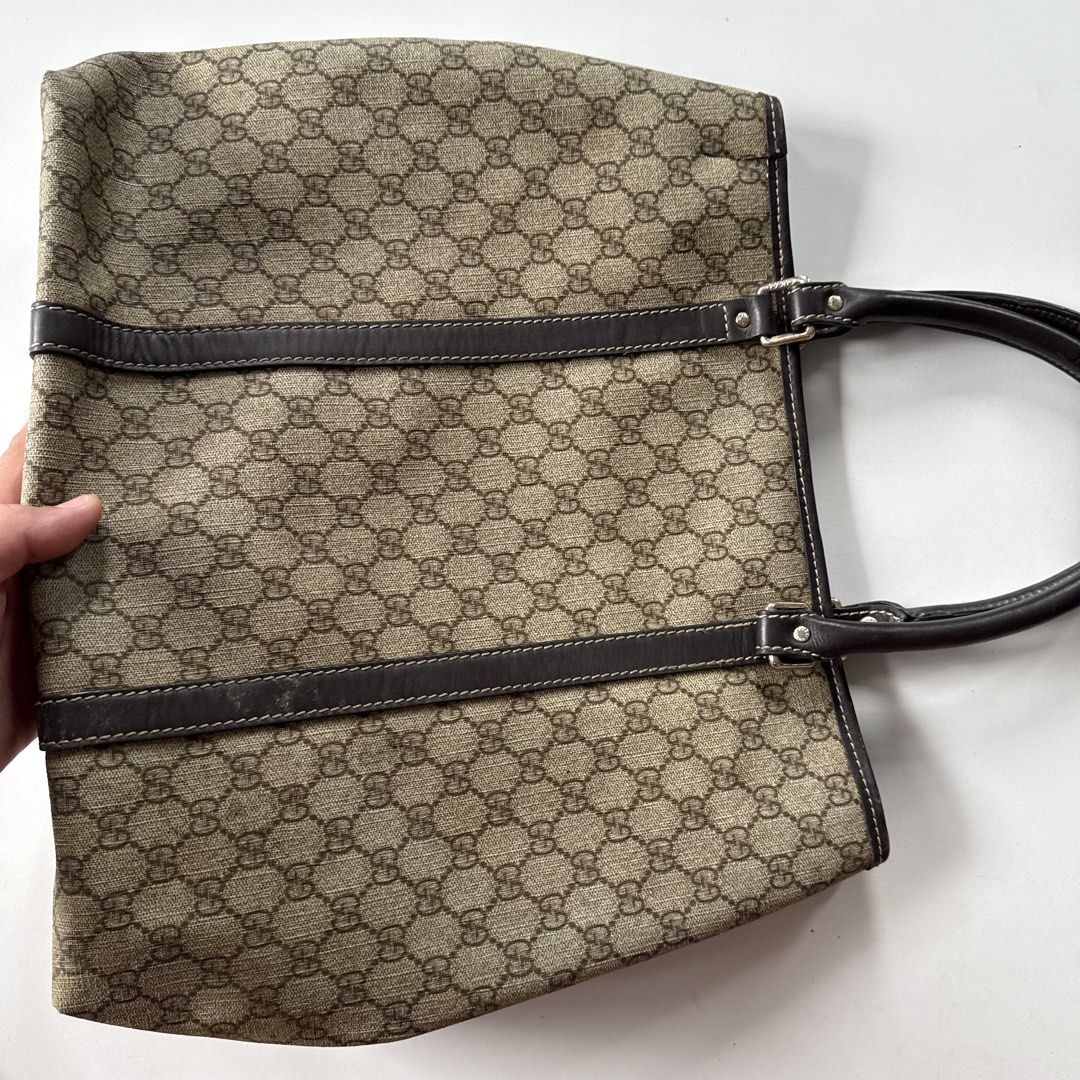 Gucci Supreme joy tote (Category: Luxury Bags & Wallets) located in Cavite. Submitted by kalebfindsluxs (Listing ID 1440738390, Image 2). Description: Gucci Supreme joy tote Good condition Issue check last pic Sign of usage Check details - 2500 + sf Loc cavite Jnt / lalamove.