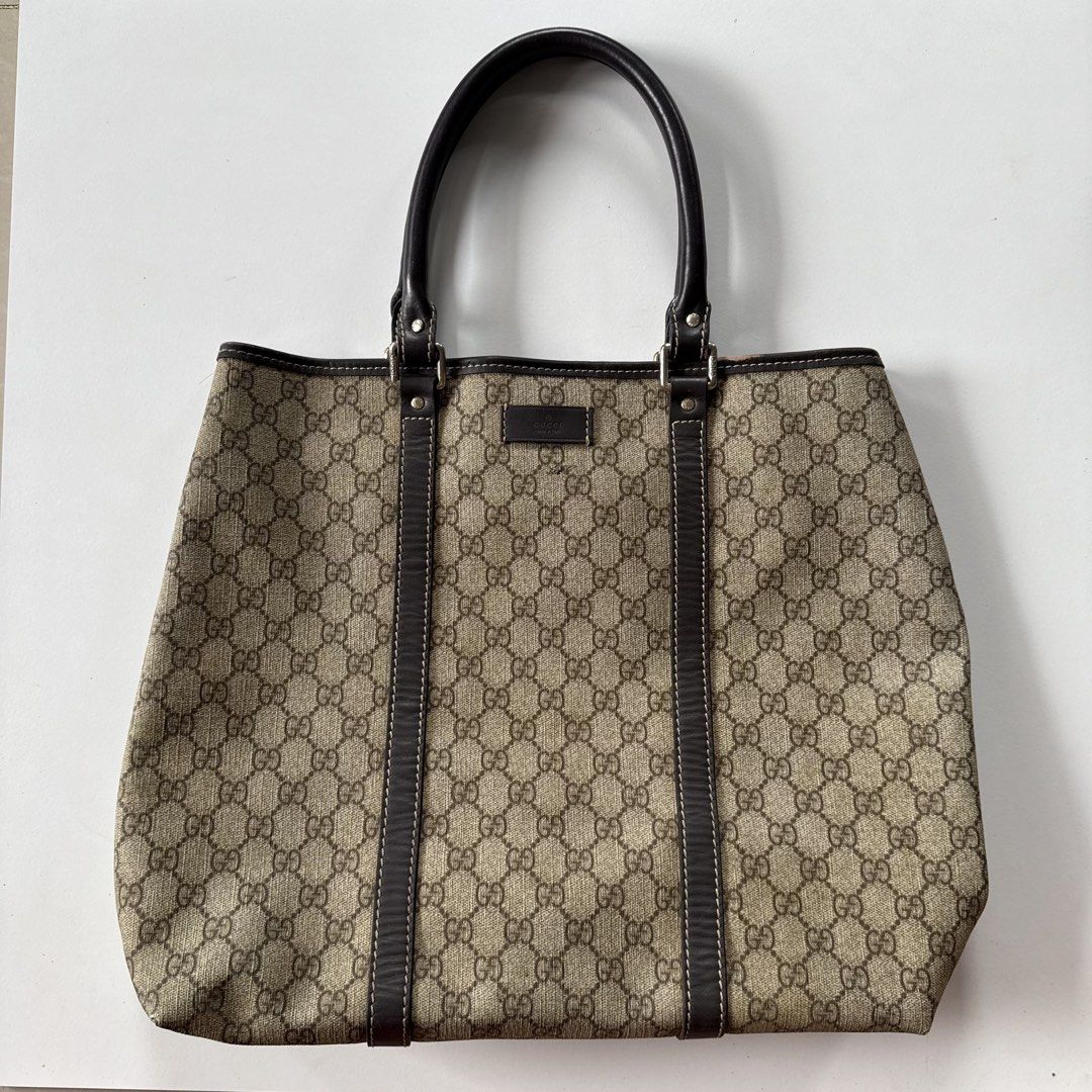 Gucci Supreme joy tote (Category: Luxury Bags & Wallets) located in Cavite. Submitted by kalebfindsluxs (Listing ID 1440738390, Image 1). Description: Gucci Supreme joy tote Good condition Issue check last pic Sign of usage Check details - 2500 + sf Loc cavite Jnt / lalamove.