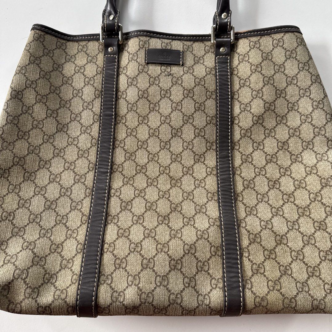 Gucci Supreme joy tote (Category: Luxury Bags & Wallets) located in Cavite. Submitted by kalebfindsluxs (Listing ID 1440738390, Image 3). Description: Gucci Supreme joy tote Good condition Issue check last pic Sign of usage Check details - 2500 + sf Loc cavite Jnt / lalamove.
