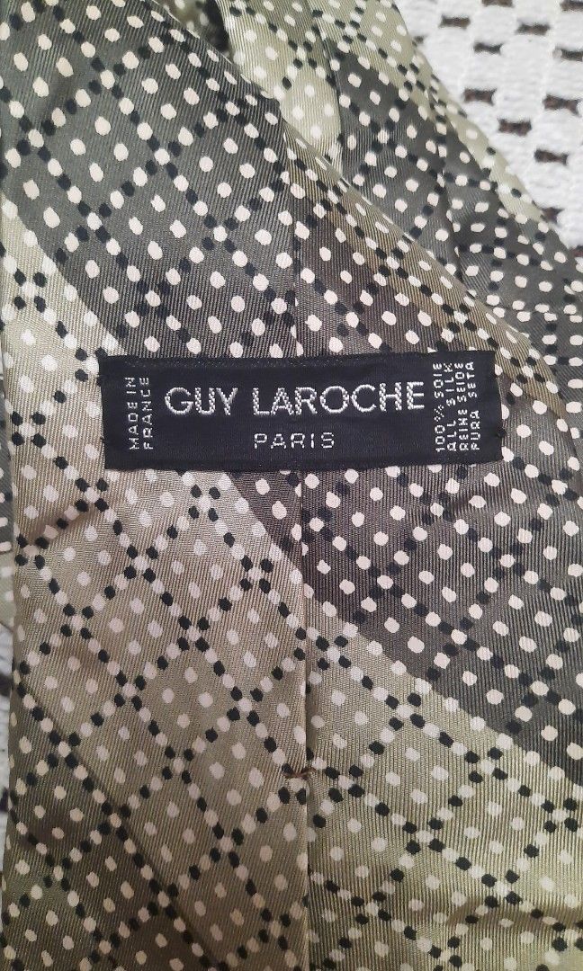 Guy Laroche Paris big necktie Vintage (Category: Handkerchief & Pocket Squares) located in Manila. Submitted by luckycharm_215 (Listing ID 1440630404, Image 3). Description: vgc.