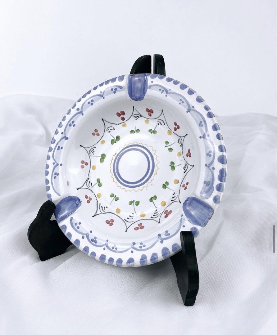 Hand Painted Italian Pottery Dish (Category: Vases & Decorative Bowls) located in Pasay City. Submitted by thepickypicker (Listing ID 1440683869, Image 1). Description: Hand Painted Italian Pottery Dish P980 Size: 6 3/8 wide Pretty trinket dish.