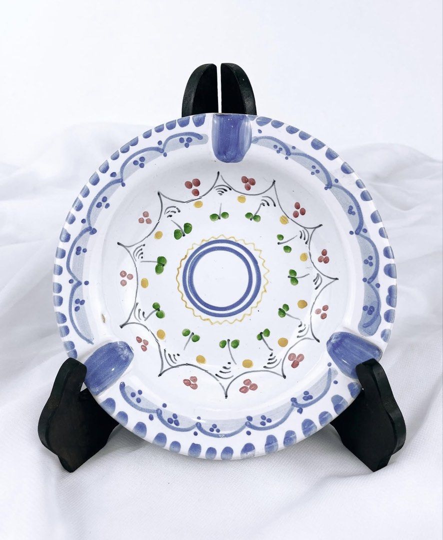 Hand Painted Italian Pottery Dish (Category: Vases & Decorative Bowls) located in Pasay City. Submitted by thepickypicker (Listing ID 1440683869, Image 2). Description: Hand Painted Italian Pottery Dish P980 Size: 6 3/8 wide Pretty trinket dish.