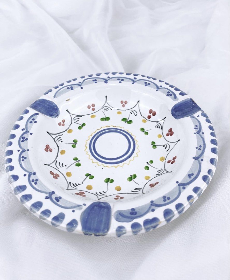 Hand Painted Italian Pottery Dish (Category: Vases & Decorative Bowls) located in Pasay City. Submitted by thepickypicker (Listing ID 1440683869, Image 3). Description: Hand Painted Italian Pottery Dish P980 Size: 6 3/8 wide Pretty trinket dish.