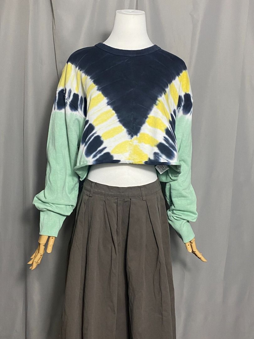 HQ R N A Tie Dye Crop Pullover Top (Category: Longsleeves) located in Las Pinas. Submitted by ipickyou (Listing ID 1440699826, Image 2). Description: R N A Tie Dye Crop Pullover Top Unwashed Condition: 10/10 𝗣𝗿𝗶𝗰𝗲: ₱𝟱𝟴𝟬 𝗠𝗲𝗮𝘀𝘂𝗿𝗲𝗺𝗲𝗻𝘁𝘀 𝘄𝗵𝗲𝗻 𝗹𝗮𝗶𝗱 𝗳𝗹𝗮𝘁: -Size M -Shoulder to shoulder: 23” -Armpit to armpit: 24” -Length: 17”.