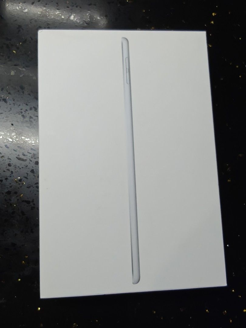 Ipad Mini 5 BOX Only (Category: iPad) located in Pasig City. Submitted by phonefanatic (Listing ID 1440694519, Image 1). Description: iPad Mini 5 BOX Only With Manuals With Unused 10W Original Apple Charger.