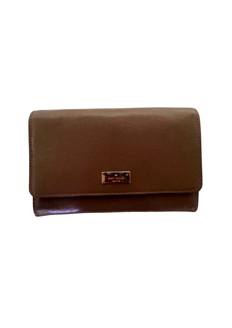 Kate Spade Flap Wallet (Category: Luxury Bags & Wallets) located in Pasig City. Submitted by the.yarchives (Listing ID 1440731163, Image 1). Description: ➤ color: beige pink with gold logo plaque ➤ reason for selling: decluterring ➤ payment options: gcash only ➤ delivery / shipping: via lalamove or grab express (booked by buyer).