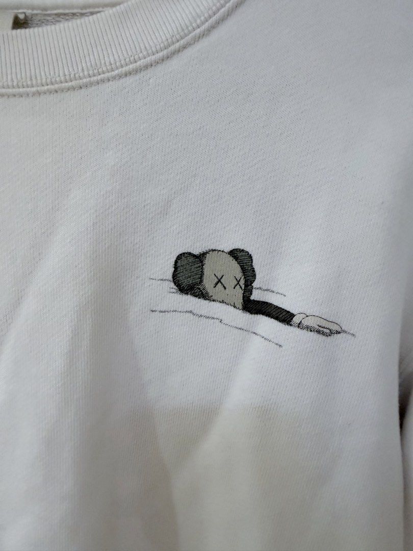 KAWS x UNIQLO Sweatshirt Off White Small (Category: Coats, Jackets and Outerwear) located in Rizal. Submitted by arkivekkk (Listing ID 1440758318, Image 2). Description: In good condition, just need ironing.