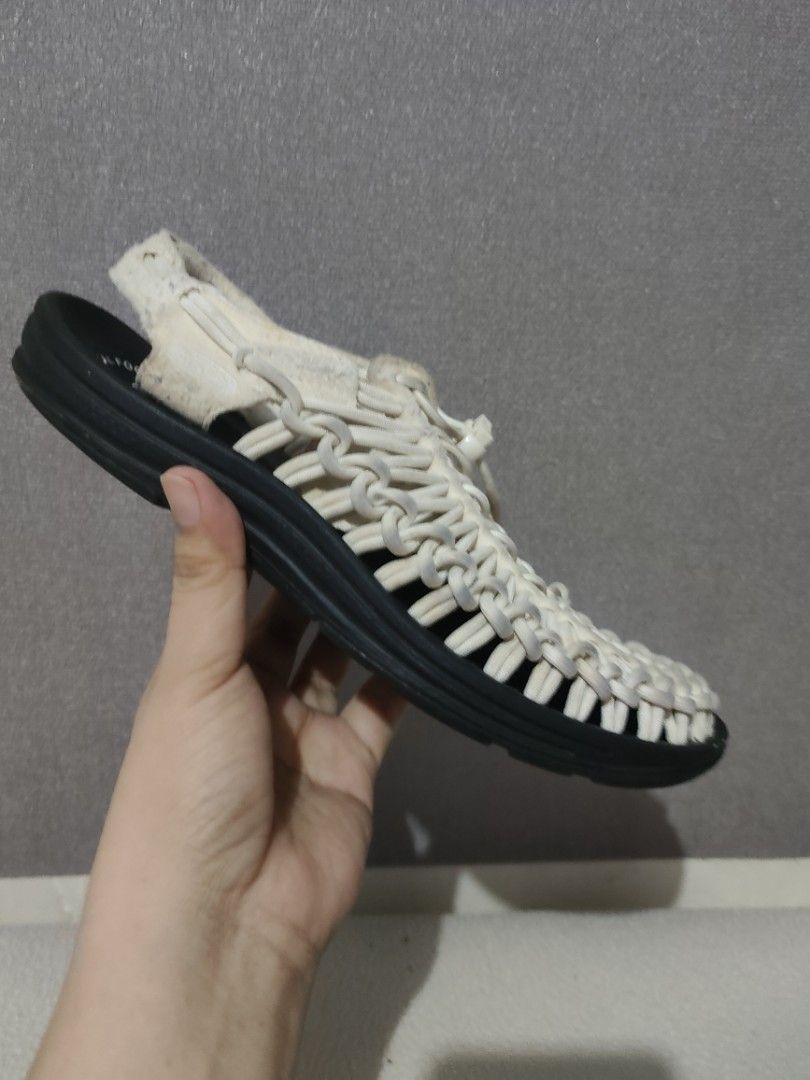 KEEN UNEEK Star White/Black (Category: Sneakers) located in Manila. Submitted by imperialfeline (Listing ID 1440671099, Image 2). Description: from hk box.