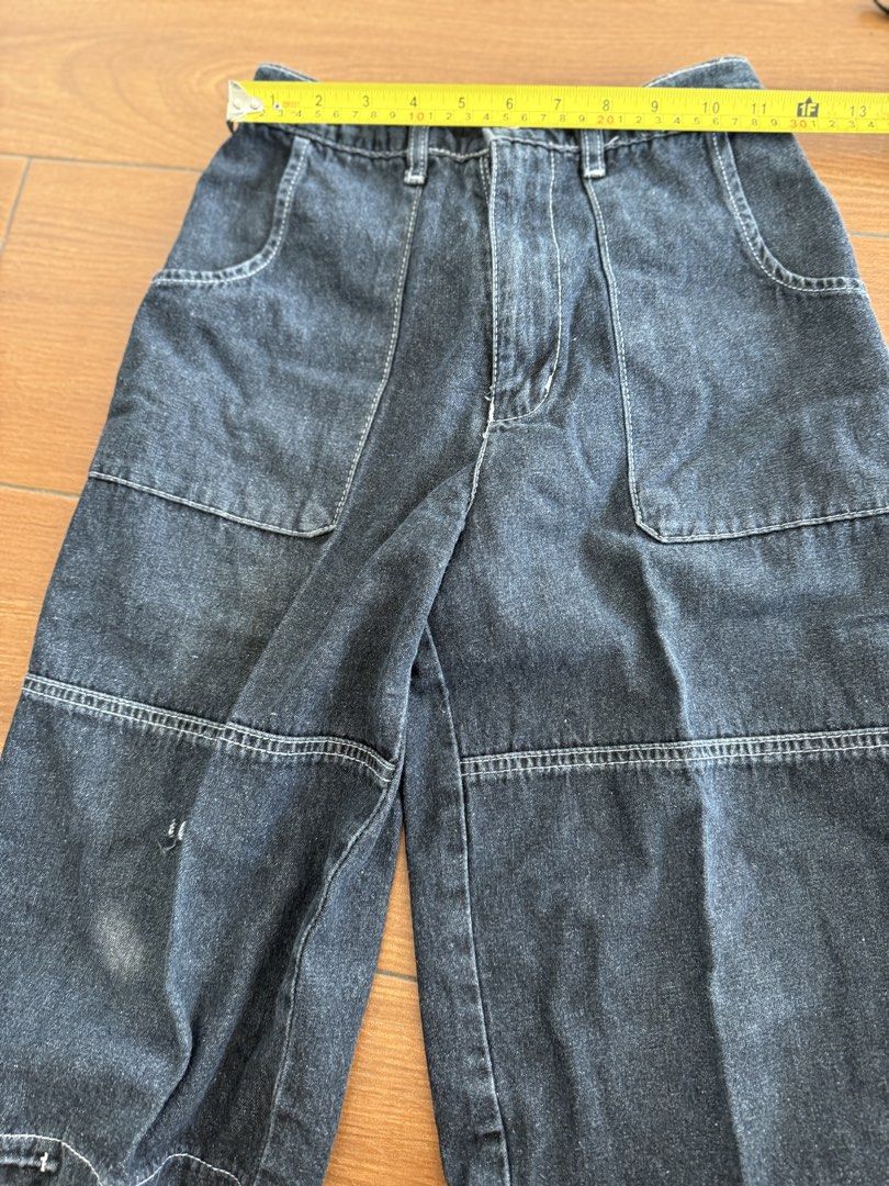 Kid Jordan Denim Shorts Size L (Category: Babies & Kids Fashion) located in Bulacan. Submitted by emjay_17 (Listing ID 1440594824, Image 3). Description: Measurements are in the photos📌 - Brand: Kid Jordan - Style: Dark wash denim shorts - Fit: Elastic waistband at the back for comfort - Length: Knee-length - Features: Multiple pockets - Condition: Light marks on the front (as pictured) - Occasion: Great for casual wear.