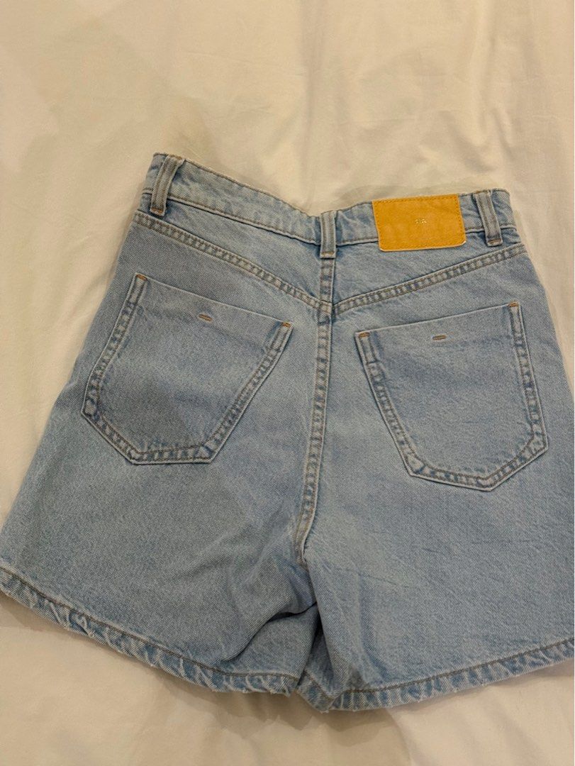 Light Wash Denim Shorts (Category: Shorts) located in Makati City. Submitted by oursummerstitches (Listing ID 1440711953, Image 2). Description: - Classic light wash denim shorts - High-waisted style - Relaxed fit - Two front and two back pockets - Button and zip closure - Ideal for casual wear and easy to style.