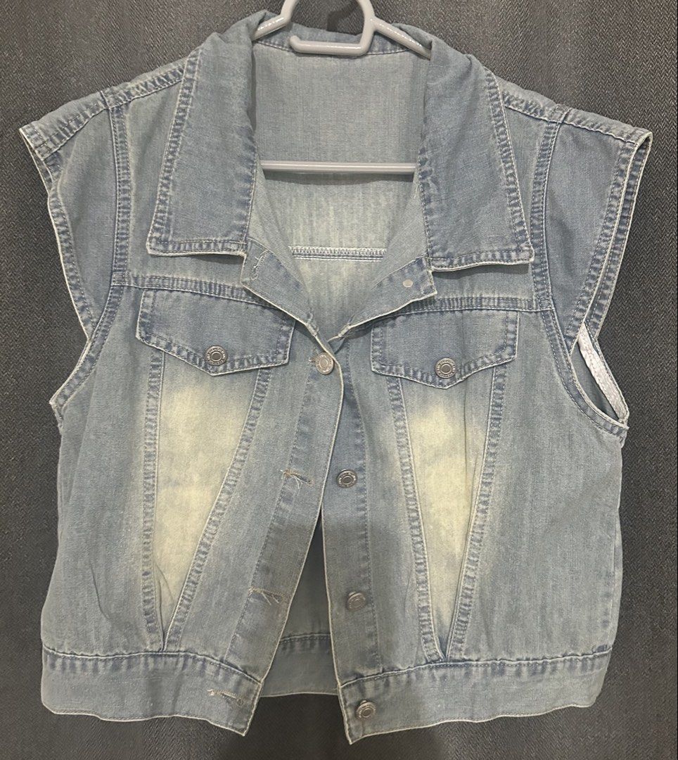 Light Wash Denim Vest Sleeveless Jacket (Category: Vests) located in Manila. Submitted by deborah1216 (Listing ID 1440737215, Image 1). Description: - Classic light wash denim vest - Sleeveless design with a collar - Button-up front closure - Two chest pockets - Ideal for layering over any outfit - Versatile and easy to style.