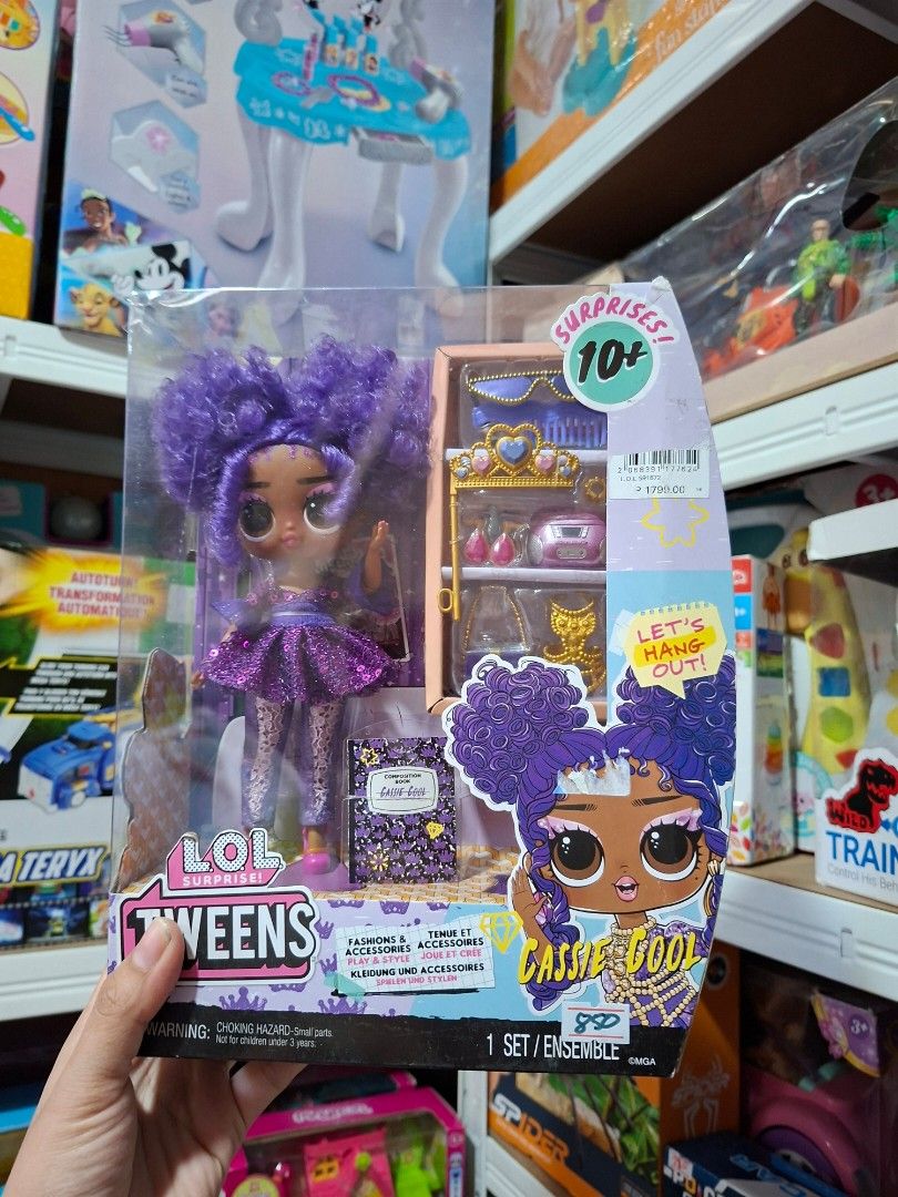 lol nye queens and lol tweens BUNDLE (MALL PULLOUT) (Category: Kids Toys) located in Caloocan City. Submitted by little_cleison_shop (Listing ID 1440733592, Image 2). Description: 🔥 We just got the stunning L.O.L. Surprise OMG NYE Queen that actually lights up! 🌟 Plus, the super cute Tweens Cassie Cool with 10+ surprises! Perfect additions to your collection or the perfect gift. DM to mine.