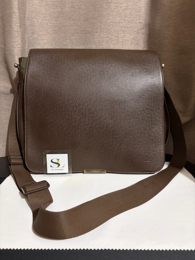 louis vuitton messenger bags (Category: Sling Bags) located in Bay. Submitted by bunini7 (Listing ID 1440630631, Image 3). Description: MESSENGER SERIES 1. damier ebene bastille 13x12in - 17,999 2. damier infini discovery 15by9in -24,999 3. abesses monogram 14by11in- 20,999 4. damier geant 16by11in -14,999 5. taiga alexia with certificate -15,999 6. taiga viktor 13x10 -15,998.
