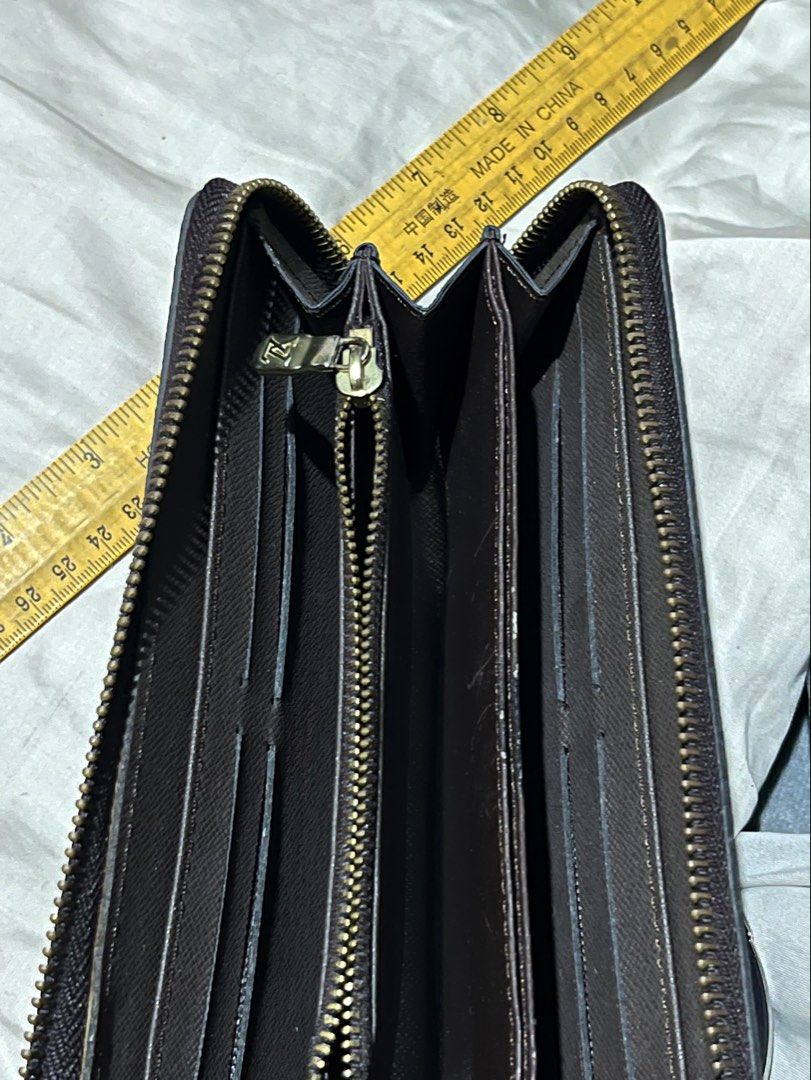 Louis Vuitton Monogram Damier Ebene Zippy Organizer Long Wallet (Category: Luxury Bags & Wallets) located in Limasawa. Submitted by ndifferance (Listing ID 1440644843, Image 3). Description: RFS: No longer needed. 📌Dimes: Height 4.3 inches Length 7.8 inches Width 1 inches color rate brown 10/10 📌No inclusions No other issues except on minimal scratches due to usage 📌Off-beat Great condition💯 .