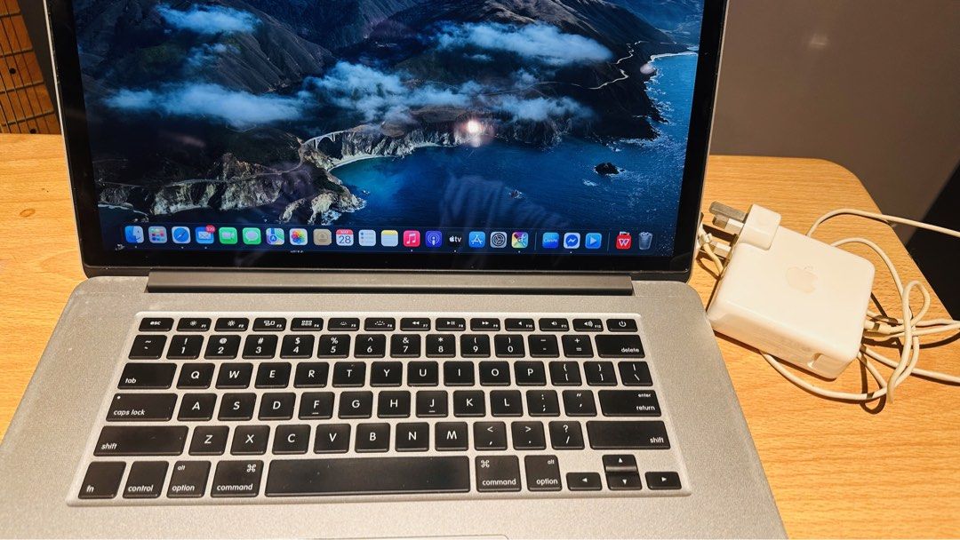 MacBook Pro 💻467770972539473920