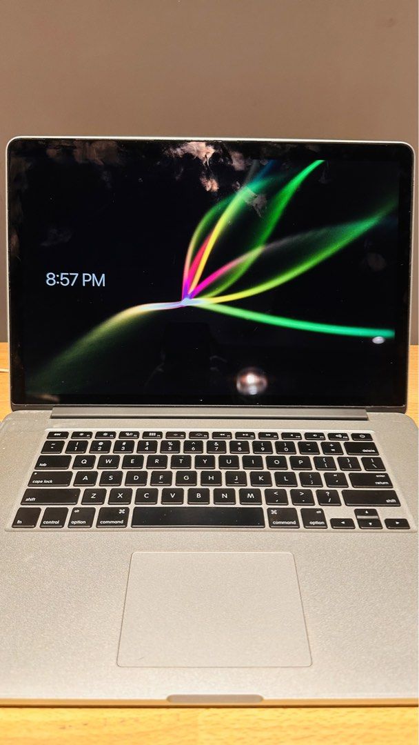 MacBook Pro 💻467770972539473922