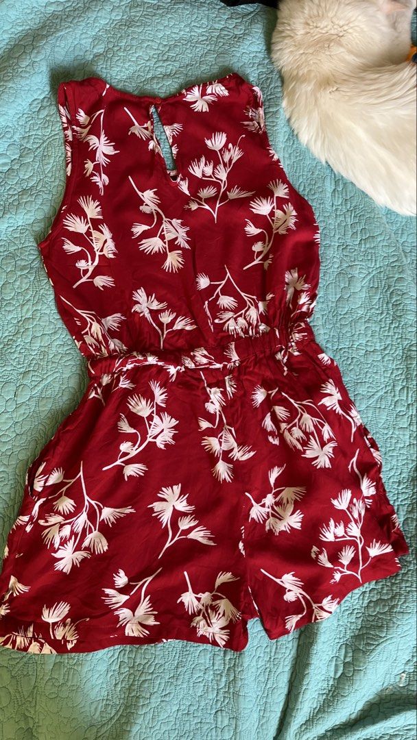 Mango Basics Red Floral Sleeveless Romper XS (Category: Rompers) located in Marikina City. Submitted by wowfinds (Listing ID 1440606996, Image 2). Description: - Adorable red romper with a charming white floral print with side pockets. - Sleeveless design perfect for warm weather. - Features a stylish keyhole detail at the back. - Elasticated (garterized) waist ensures a comfortable and flattering fit. - Ideal for casual outings or a fun beach da