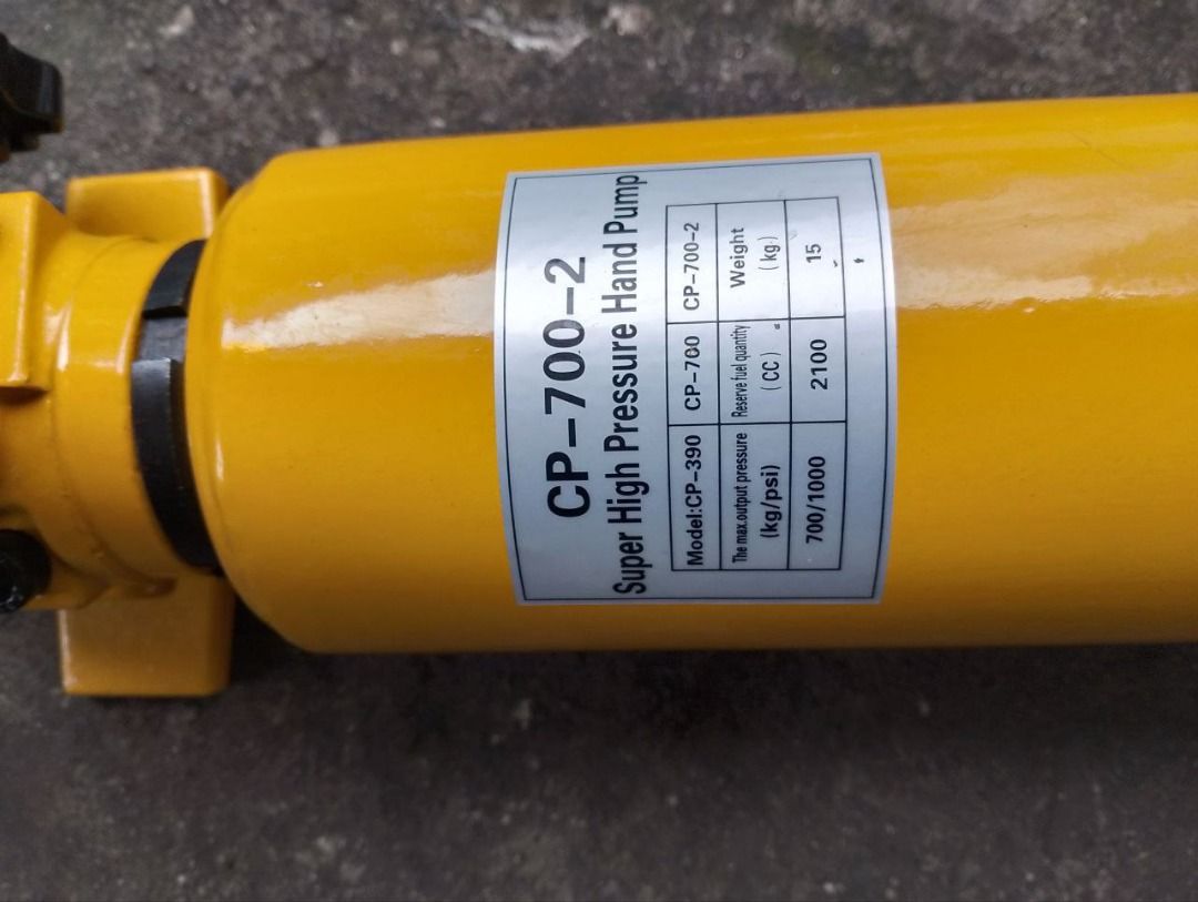 Manual hydraulic hand pump (Category: Everything Else Others) located in Manila. Submitted by 09171479278_elsie. (Listing ID 1440646129, Image 2). Description: Manual hydraulic hand pump Specs: E-1-005 With gauge.