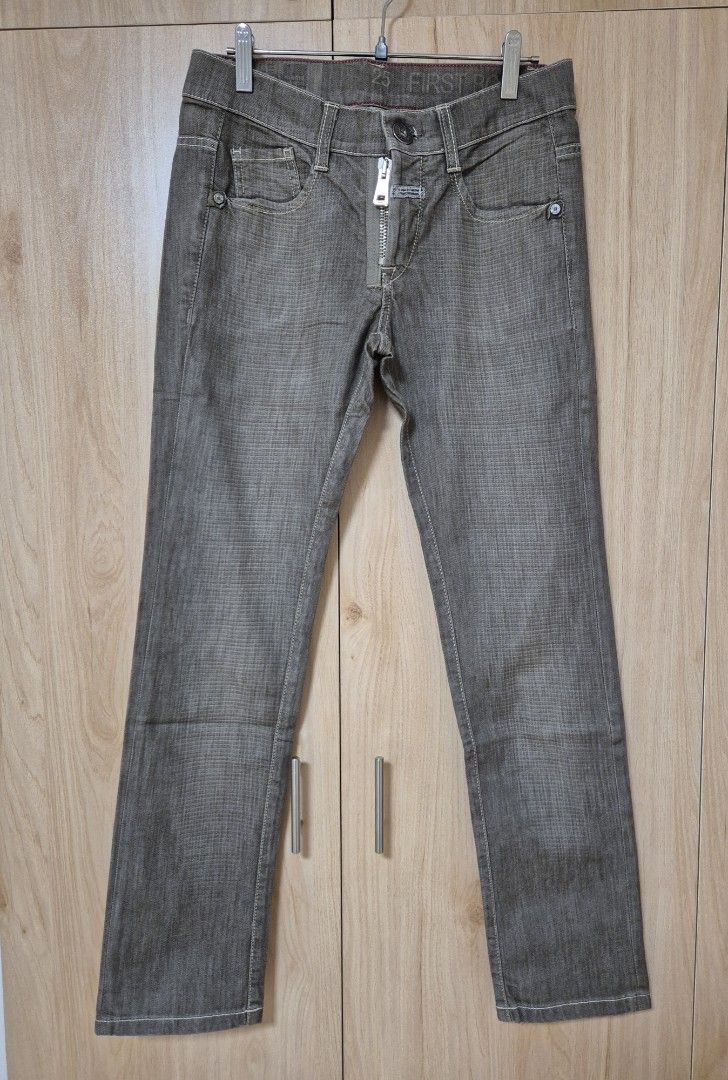 Marithe Francois Gerbaud Low rise Skinny Jeans (Category: Jeans) located in Pasay City. Submitted by bbearyoon (Listing ID 1440647046, Image 1). Description: 25 on tag XS Low waist Waist - 28.5in Hip - 17in Rise - 21cm about 8in Length - 37.5in Inseam- 28in if will get the 3 lowrise jeans(Marithe +2 EDC) listed on my accout, will give to for only 500..