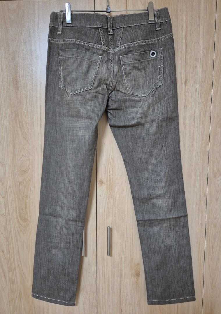 Marithe Francois Gerbaud Low rise Skinny Jeans (Category: Jeans) located in Pasay City. Submitted by bbearyoon (Listing ID 1440647046, Image 2). Description: 25 on tag XS Low waist Waist - 28.5in Hip - 17in Rise - 21cm about 8in Length - 37.5in Inseam- 28in if will get the 3 lowrise jeans(Marithe +2 EDC) listed on my accout, will give to for only 500..