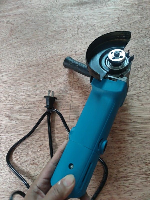 Mason tools angle grinder (Category: Everything Else Others) located in Cavite. Submitted by Combiishop (Listing ID 1440659389, Image 2). Description: - Mason Tools angle grinder - Ideal for various projects w box po.