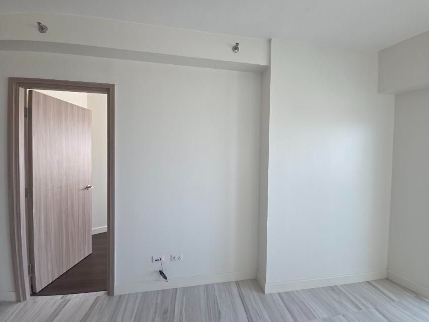 Maven Ortigas 1BR Capitol Commons For Rent (Category: Apartments & Condos) located in Taguig. Submitted by annagarcia.ph (Listing ID 1440672401, Image 2). Description: Maven Ortigas 1BR Capitol Commons For Rent Maven by Ortigas Land Capitol Commons 1 bedroom 1 bathroom 47th Floor 58 sqm with With balcony 1 parking Slot with aircon, water heater and rangehood bare unit Semi furnished For Rent P48,000 monthly.