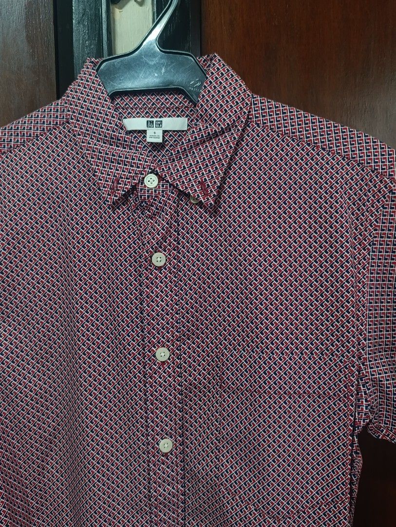 Men's Short Sleeve Button-Up Shirt (Category: Tshirts & Polo Shirts ) located in Quezon City. Submitted by rajs2ndhand (Listing ID 1440581722, Image 1). Description: Like new Size Small on tag 18in width 30in length MOP: Gcash/Paypal/Bank Transfer Shipped through J&t or Lalamove | BUYER PAYS!.