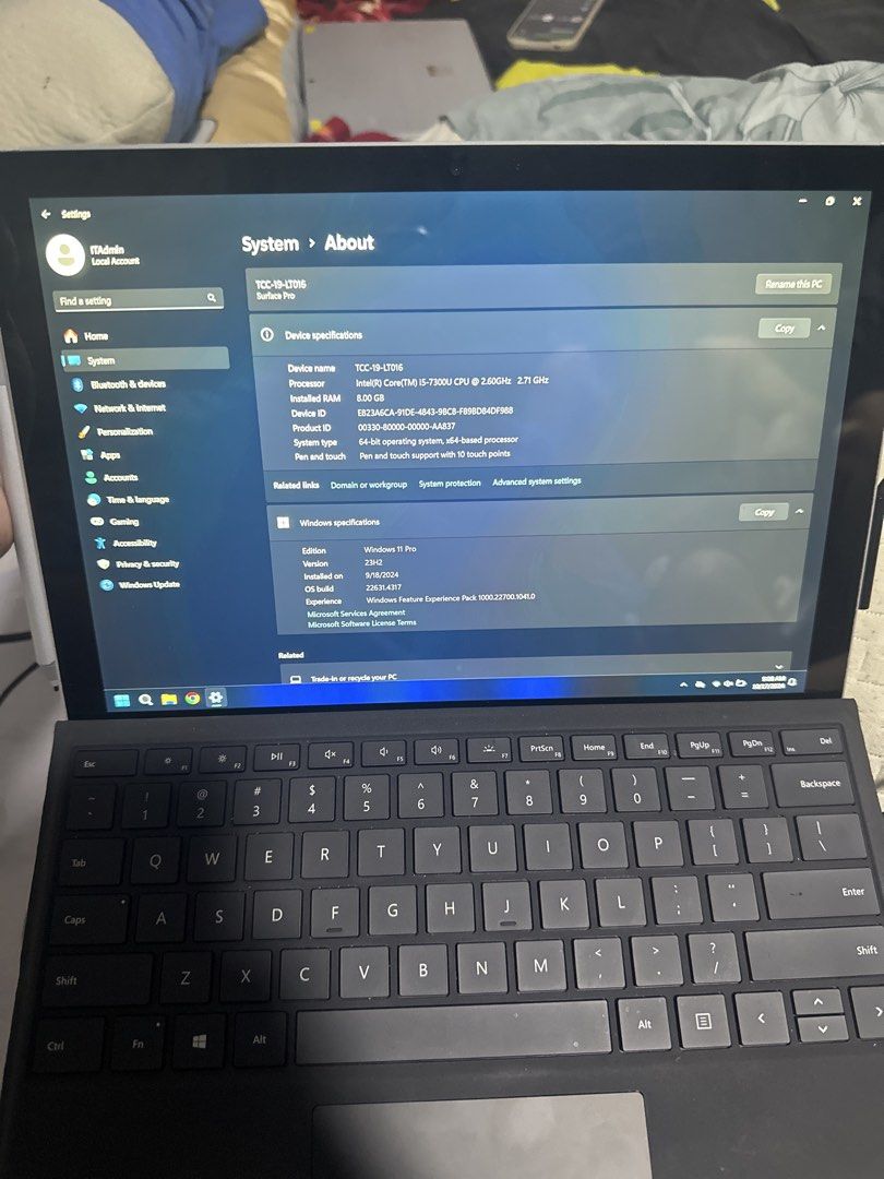Microsoft Surface Pro 5  256 gb ssd with keyboard467898790483087360