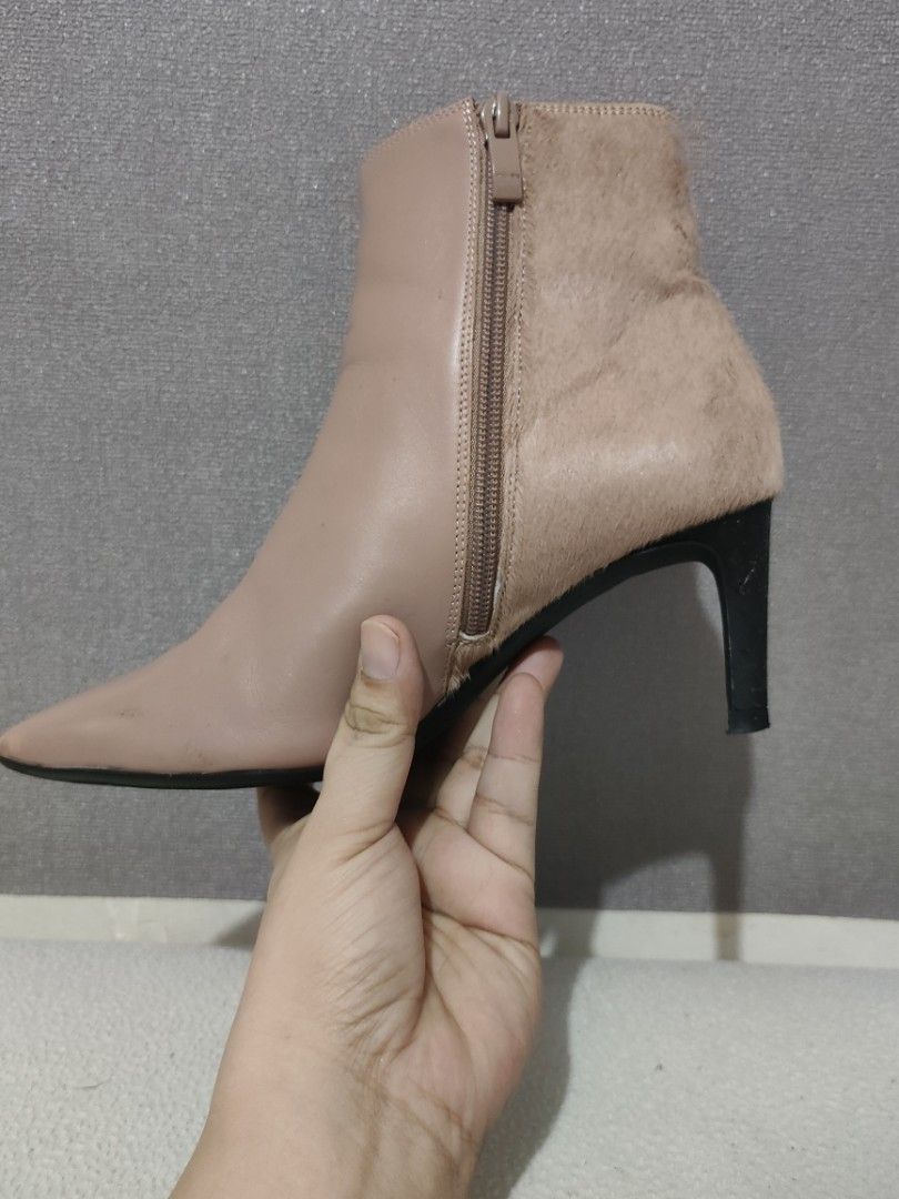Millies ankle boots (Category: Boots) located in Manila. Submitted by imperialfeline (Listing ID 1440750996, Image 3). Description: from hk box.