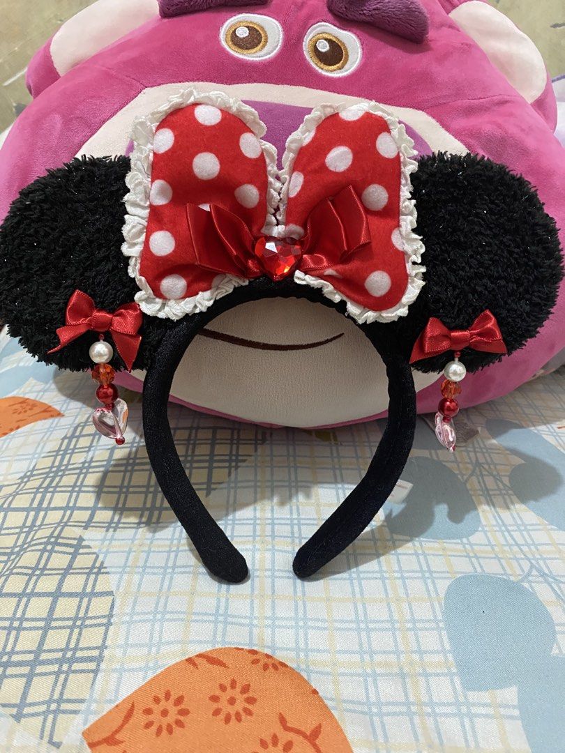Minnie Mouse Ears Headband Red Polka Dot Bow (Category: Hair Accessories) located in Las Pinas. Submitted by dhyn29 (Listing ID 1440681226, Image 1). Description: - Adorable Minnie Mouse ears headband - Features a classic red polka dot bow with white trim - Soft, fuzzy black ears - Decorated with small red bows and dangling charms on the sides - Ideal for parties, Disney trips, or everyday fun - A must-have accessory for any Minnie Mouse fan.
