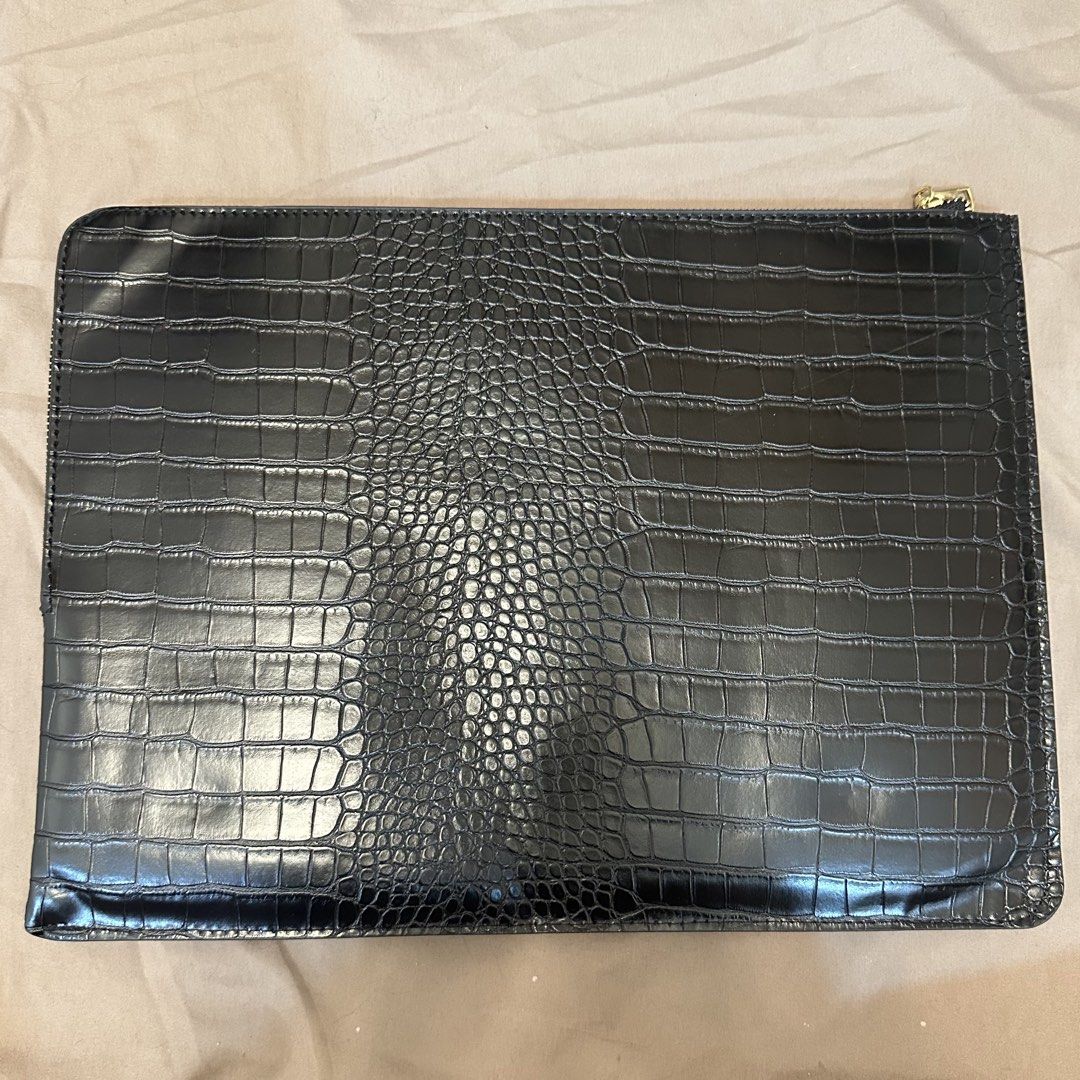 MNG Black Crocodile Laptop/Ipad bag (Category: Clutches) located in Manila. Submitted by shabie.ya (Listing ID 1440685173, Image 2). Description: - ORIGINAL mango laptop bag - can fit up to 22 inches laptop or ipad.