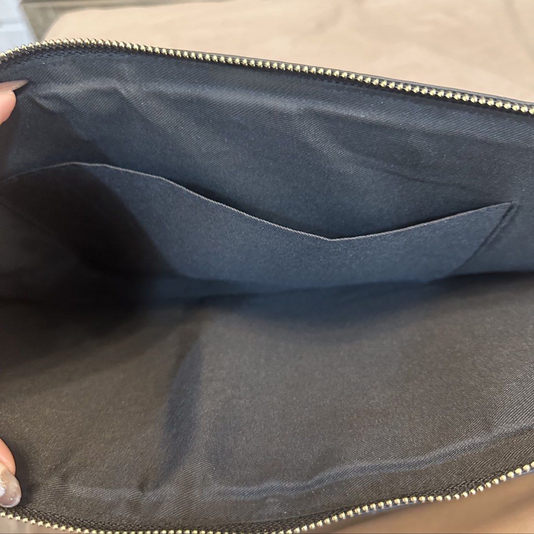 MNG Black Crocodile Laptop/Ipad bag (Category: Clutches) located in Manila. Submitted by shabie.ya (Listing ID 1440685173, Image 3). Description: - ORIGINAL mango laptop bag - can fit up to 22 inches laptop or ipad.