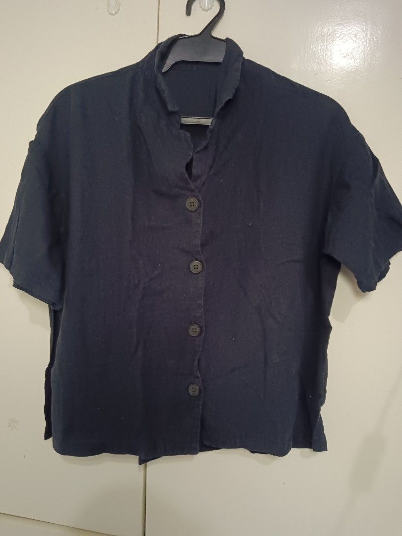 Navy Blue Button-Up Short Sleeve Shirt (Category: Blouses) located in Rizal. Submitted by mommathings (Listing ID 1440620837, Image 1). Description: - Classic navy blue short sleeve shirt - Features a collar and button-up front - Made from a linen or linen blend fabric - Relaxed fit for comfortable, casual wear - Versatile and easy to pair with any outfit.