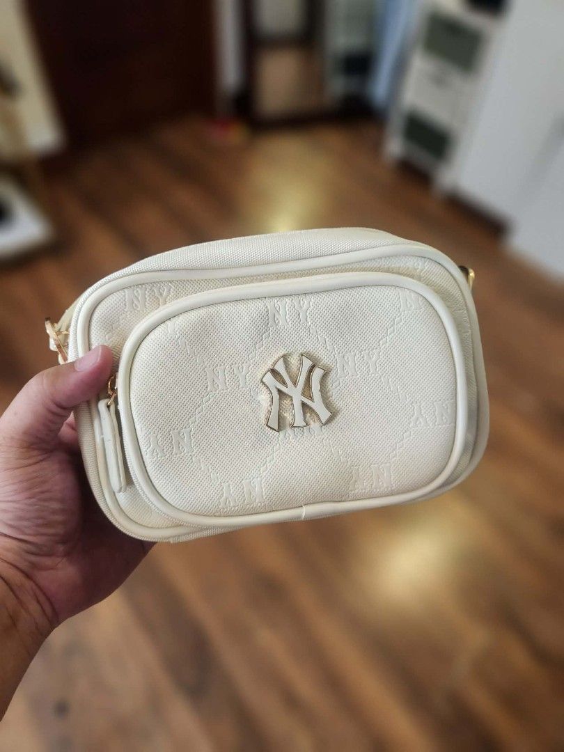New York Yankees MLB Cream Camera Bag (Category: Cross-body Bags) located in Quezon City. Submitted by therealsam101 (Listing ID 1440734455, Image 1). Description: - Cream colored crossbody bag - Subtle all-over New York Yankees pattern - Front zip pocket for easy access - Spacious main compartment - Stylish gold zipper details - Brand new with tags attached 100% LEGIT BRAND NEW.