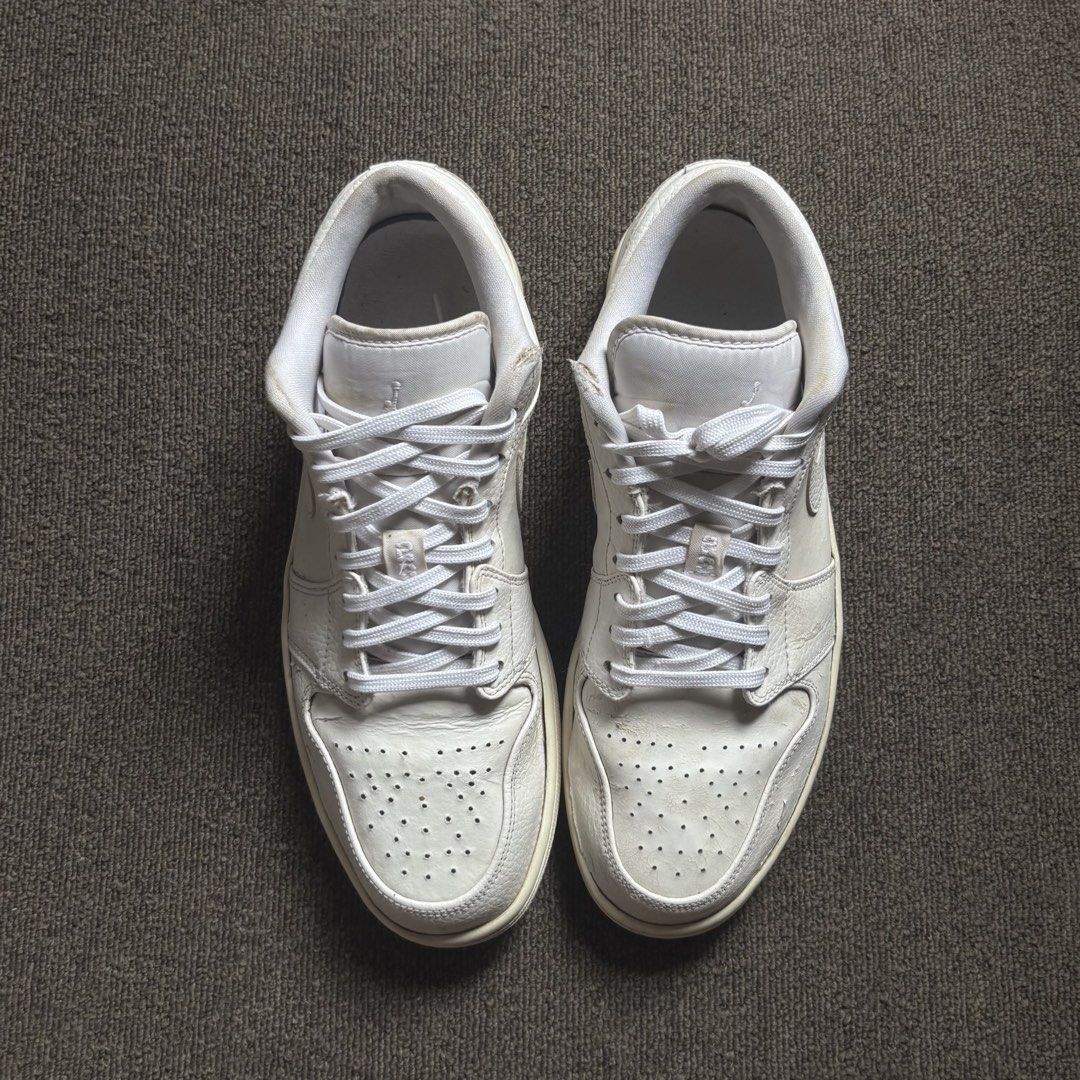 Nike Air Jordan 1 Low Triple White (Category: Sneakers) located in Pasig City. Submitted by bootsoftravel_ph (Listing ID 1440661895, Image 3). Description: Nike Air Jordan 1 Low Triple White used - Good FOR SALE No box FREE shipping!!! Issue: slight seps Price: ₱ 1,995 size: EU 43.5 / UK 9.5 / US 10.5 Guaranteed 100% Legit 💯 We ship nationwide 🚚.