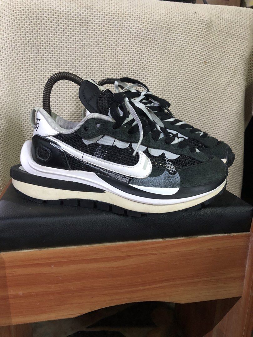 Nike x sacai vaporwaffle (Category: Sneakers) located in Davao. Submitted by blufinds (Listing ID 1440757938, Image 2). Description: These are Nike x sacai VaporWaffle “Black White” sneakers in black and white with a gum sole..
