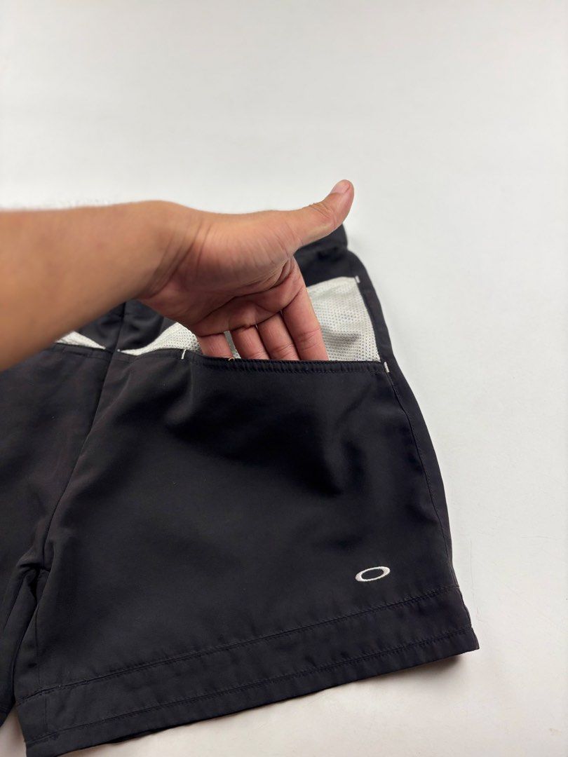 Oakley Software Trail Shorts (Category: Activewear) located in Makati City. Submitted by ragrepository (Listing ID 1440726502, Image 2). Description: Oakley Software Trail Shorts Tagged as Small Waist-14” Length-13.5” Leg opening-11.5” Condition-9/10 Flaw-None .