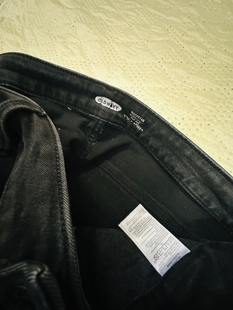 Old Navy Rockstar High-Waisted Jeans (Category: Jeans) located in Calamba. Submitted by nympha0630 (Listing ID 1440642258, Image 3). Description: - Old Navy Rockstar Jeans - High-waisted fit - Dark wash denim - Slim leg style - Comfortable and versatile - Wardrobe staple Size 32 waistline.