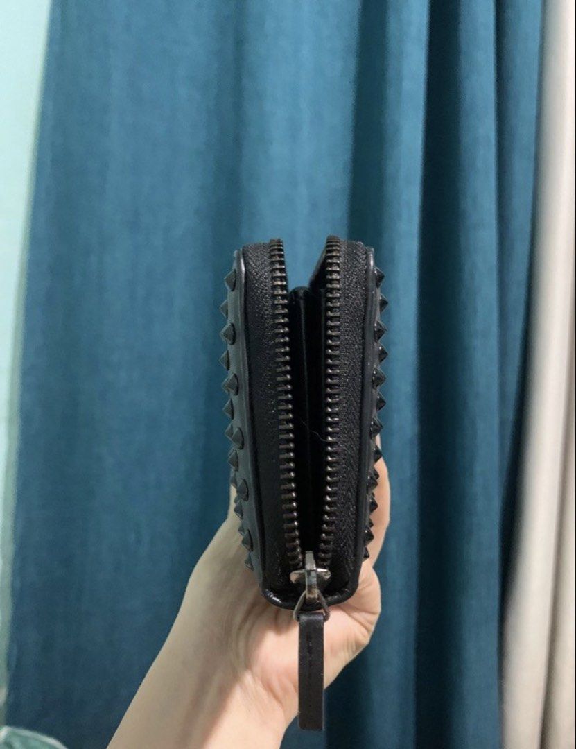 GUCCI Long Wallet Black leather (Category: Luxury Bags & Wallets) located in Cebu City. Submitted by americansurplus (Listing ID 1440703417, Image 3). Description: Gucci long wallet Studded/spiked leather Used but not abused Excellent condition .