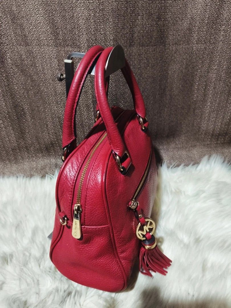 Original Michael Kors (Category: Shoulder Bags) located in Caloocan City. Submitted by secondhand_shop2 (Listing ID 1440584144, Image 3). Description: Sale❗️Sale❗️Sale❗️ ₱ 1,280 Original Michael Kors Medium Pure genuine leather 📌First to pay!.