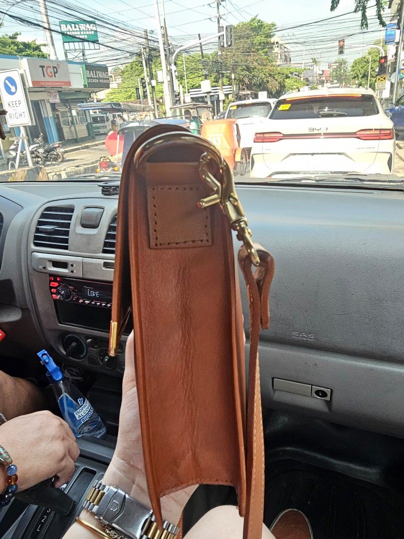 Original Vintage Balenciaga Camera Bag (Category: Luxury Bags & Wallets) located in Quezon City. Submitted by sherockxx (Listing ID 1440596160, Image 3). Description: Great lakwatsa bag. On hand and ready to ship plus fees..