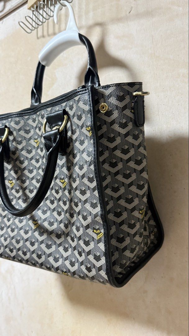Paciotti handbag with sling (Category: Tote Bags) located in Calamba. Submitted by ashvault (Listing ID 1440688248, Image 3). Description: .