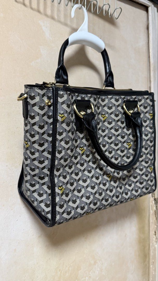 Paciotti handbag with sling (Category: Tote Bags) located in Calamba. Submitted by ashvault (Listing ID 1440688248, Image 2). Description: .