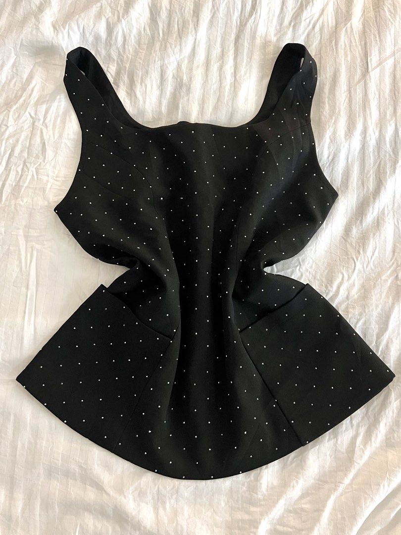 Party Top Sequin Party Top with Pockets - Medium (Category: Sleeveless) located in Santa Rosa. Submitted by closetfindsbysc (Listing ID 1421283222, Image 1). Description: Sequined Party Top with 2 Pockets (Front) Condition: Like New Medium.