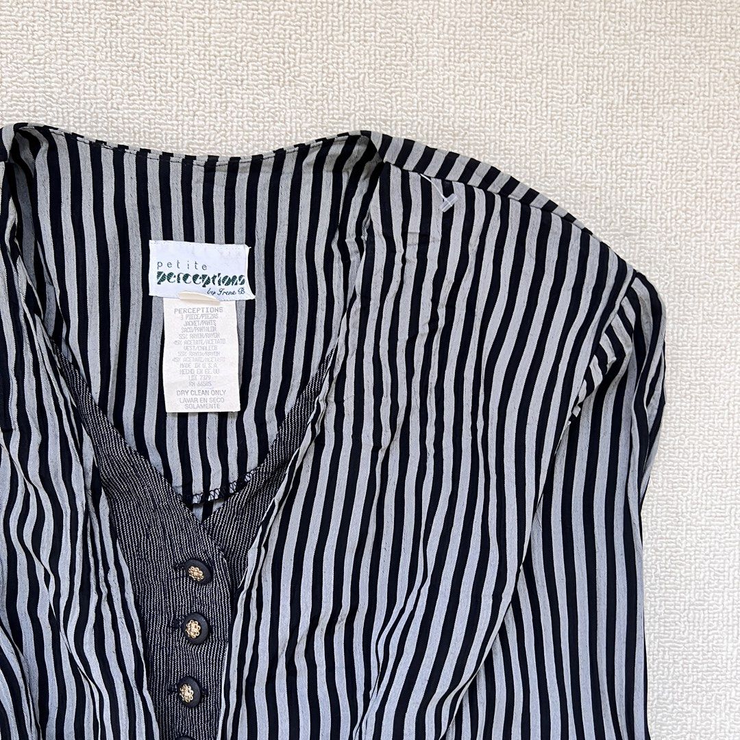 petite perceptions pinstripes with vest inner corpcore office siren top (Category: Longsleeves) located in Limay. Submitted by budolfindsrawrawr (Listing ID 1440734561, Image 2). Description: petite perceptions pinstripes with vest inner corpcore office siren top - fits m/l l21 b38 - with inner vest, not detachable as is, very office siren bella hadid.