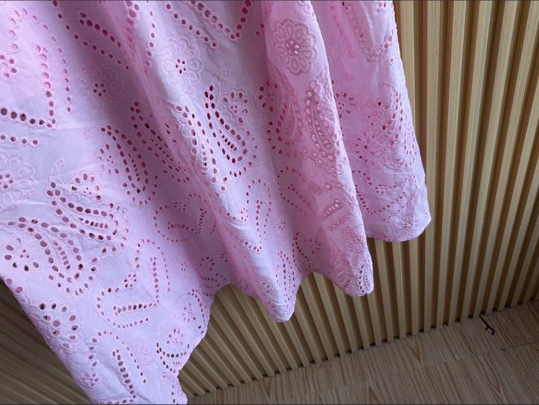 Pink Maxi Skirt (Category: Skirts) located in Castillejos. Submitted by gracestyled (Listing ID 1440605917, Image 3). Description: Pink eyelet maxi skirt With pockets With inner lining Free size Bought here in carousel Rfs: super maxi for me .
