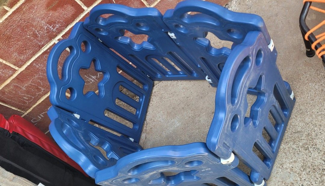 PLAY PEN OR FENCE (Category: Cots & Cribs) located in Sablan. Submitted by gongonshelley12 (Listing ID 1440628738, Image 1). Description: 6 PCS PLAYPEN OR PANG HARANG PWEDE 2YR OLD MODEL SUPER EXCELLENT CONDITION.