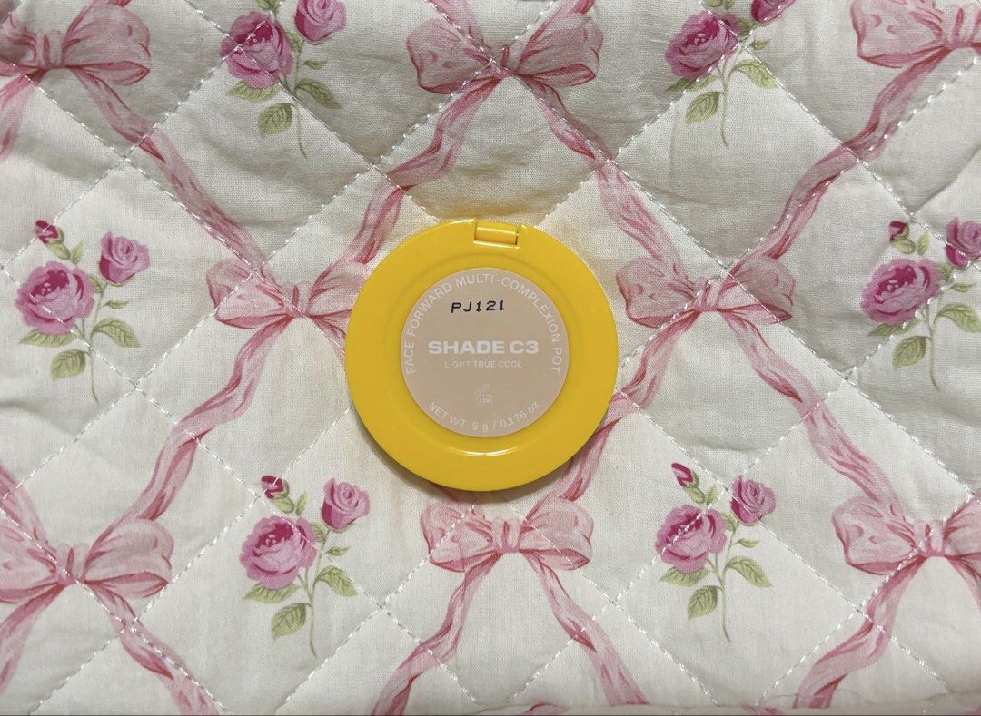 POPIQUE Face Forward Multi-Complexion Pot (Category: Makeup) located in Santo Domingo. Submitted by _nymph_ (Listing ID 1440591530, Image 2). Description: ✨ FOR SALE ✨ 1. POPIQUE Face Forward Multi-Complexion Pot * Shade: C3 Light True Cool * Remaining Product: 90% full * Price: ₱150 📦 Item still comes with their original box. 🧼 Products are sanitized and well taken care of by a hygienic owner. 📝 Reason for Selling: Unfortunately, the products