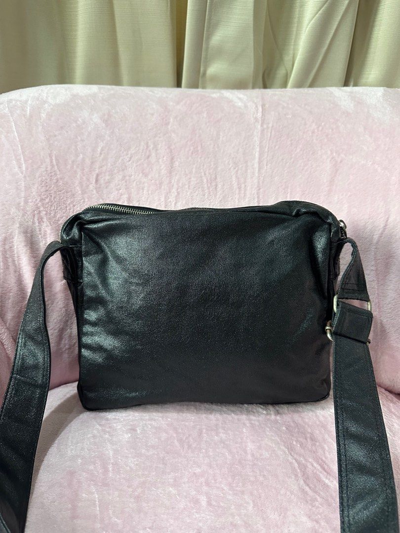Porter-Yoshida & Co. Free Style Shoulder Bag (Category: Sling Bags) located in Baguio. Submitted by .daryl (Listing ID 1440700461, Image 2). Description: 11 inches width 9 inches height 2.5 inches base.