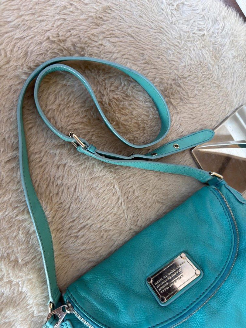 Preloved Authentic Marc Jacobs Crossbody Bag (Category: Luxury Bags & Wallets) located in Iloilo. Submitted by preciousgems_collection (Listing ID 1440634528, Image 1). Description: Preloved.